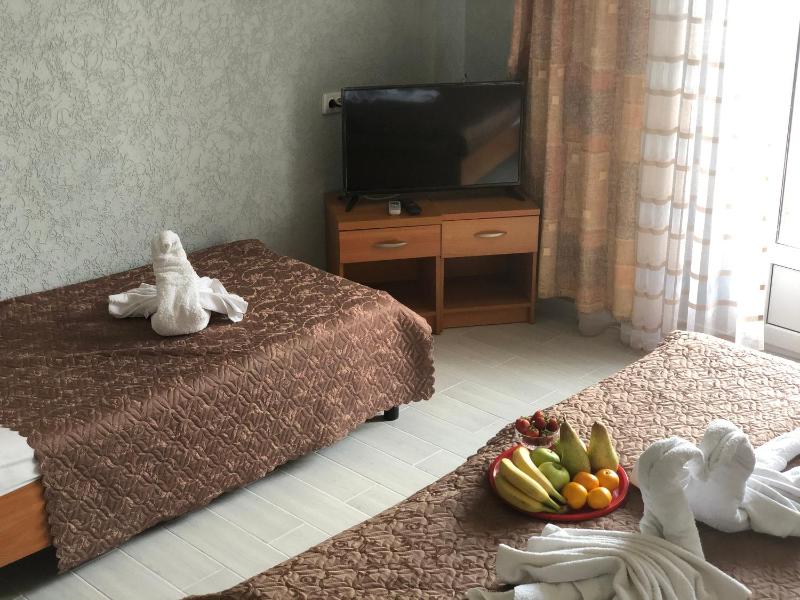 Standard Triple Room image 2