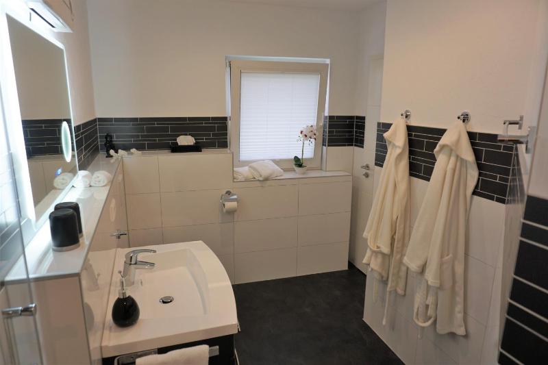 Large Comfort Double Room image 2