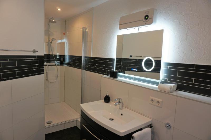 Large Comfort Double Room image 3