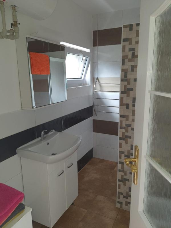 Standard Twin Room image 3