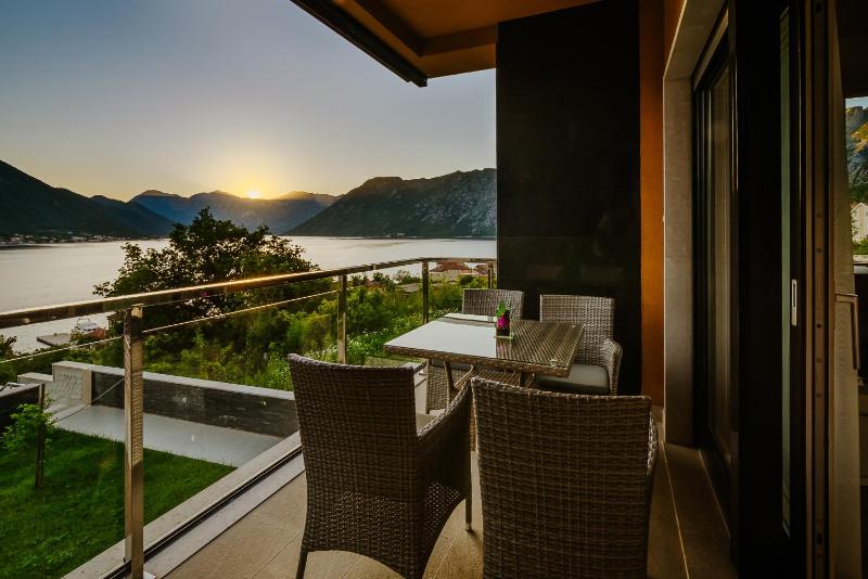 Apartment with Sea View image 3