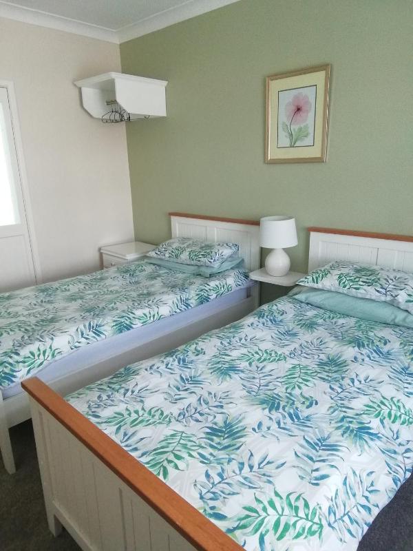 Standard Twin Room image 3