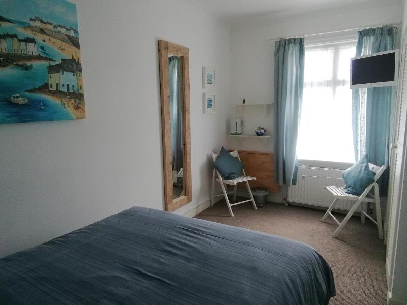 Small Double Room image 4