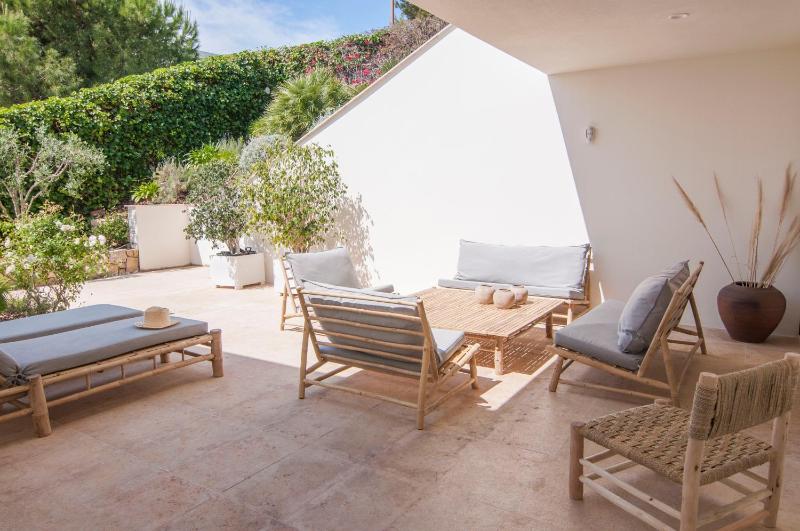 Villa Miramar by Glasir - image 8