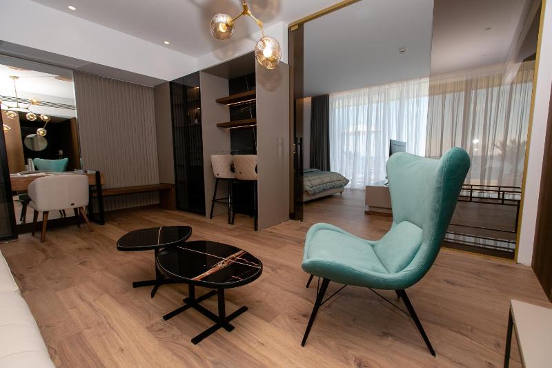 Executive Suite image 3