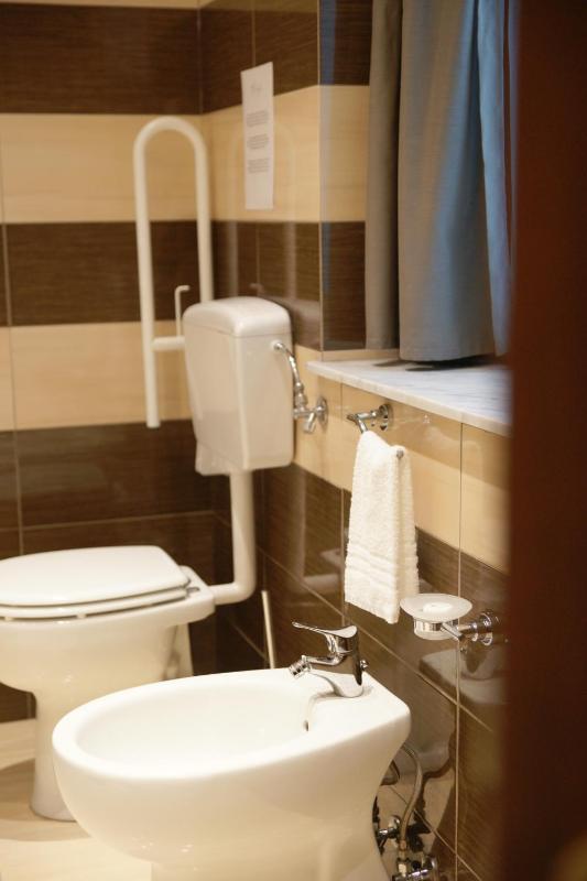 Triple Room image 2