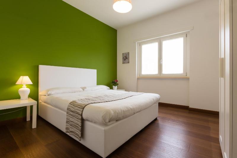 Standard Triple Room image 3
