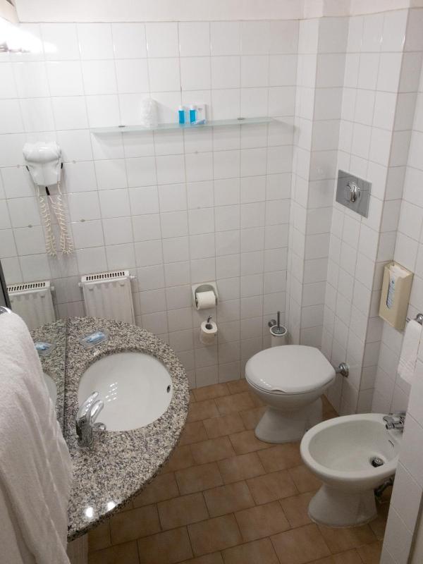 Double Room with Balcony and Sea View image 4