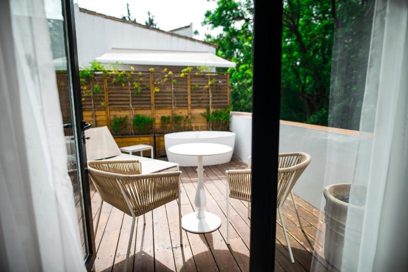 Royal Alcazar Premium with terrace and outdoor bath image 2