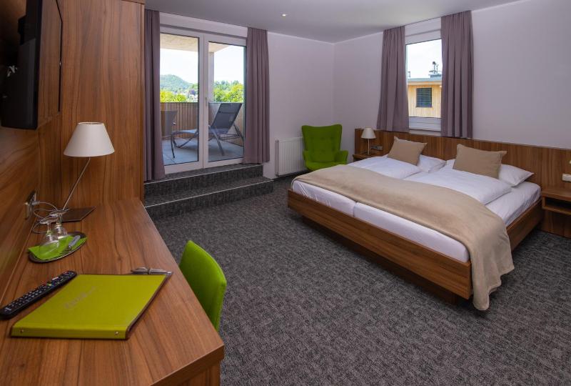 Double Room with Lake View image 1