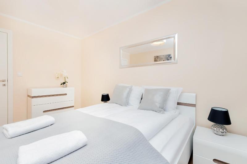 Batorego 7 Gdynia Premium Apartments with Parking by Noclegi Renters - image 8