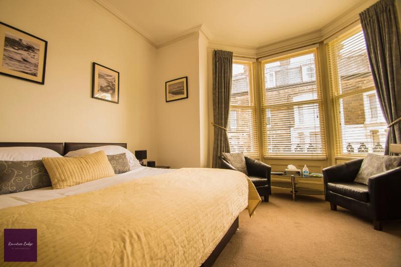 Double Room image 2