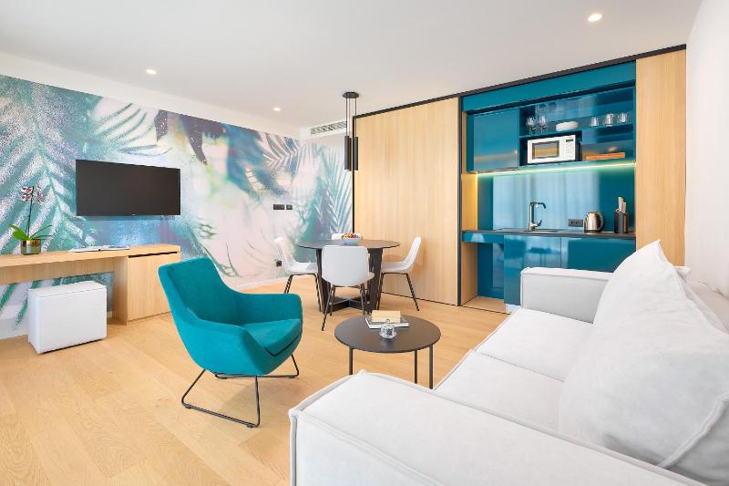 Comfort Two-Bedroom Apartment with Balcony image 4