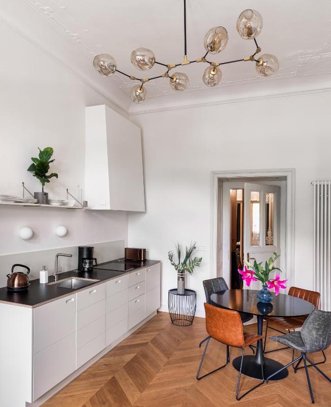 One-Bedroom Apartment image 3