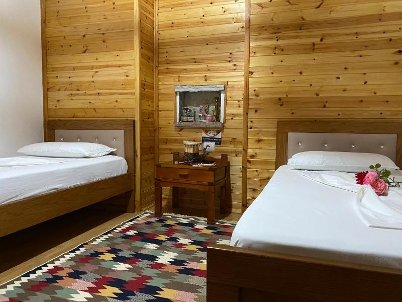 Twin Room with City View image 4