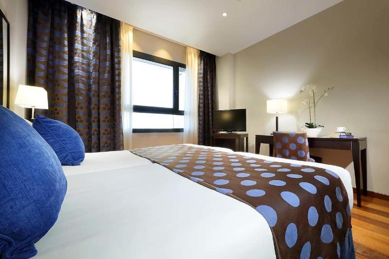 Room #9048451 image 1