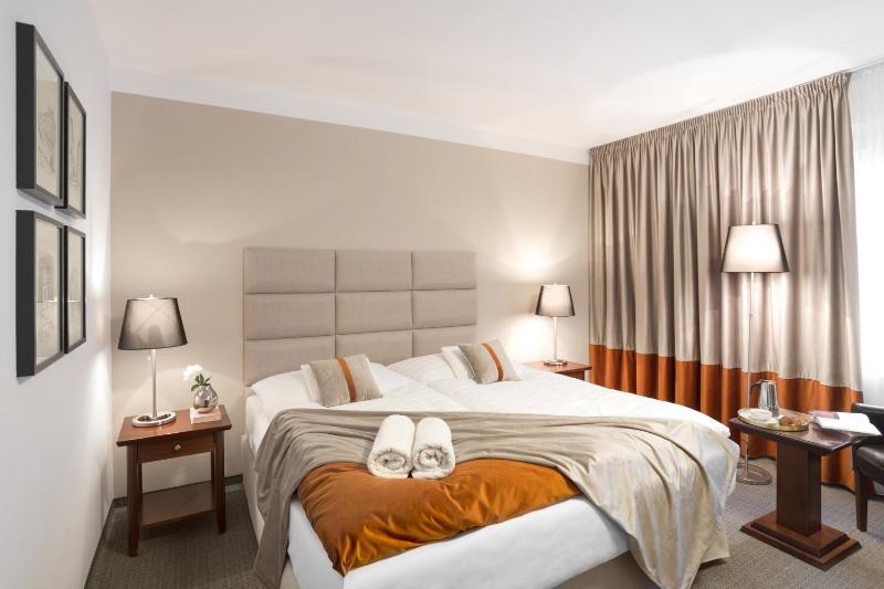 Double Room image 1
