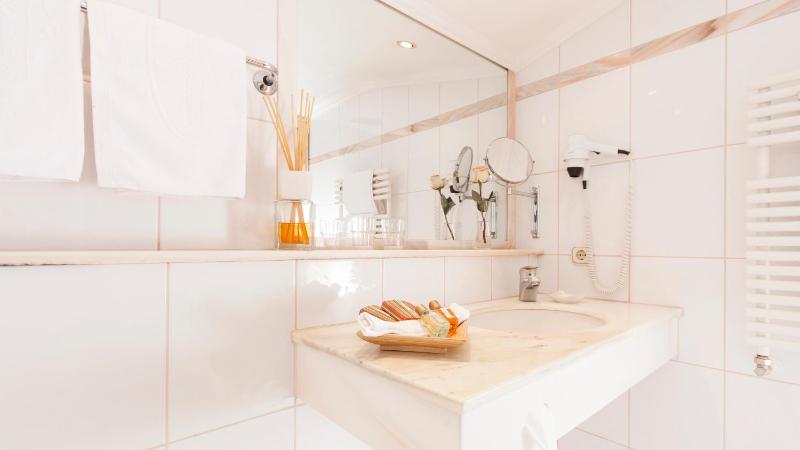 Double Room with Balcony image 1