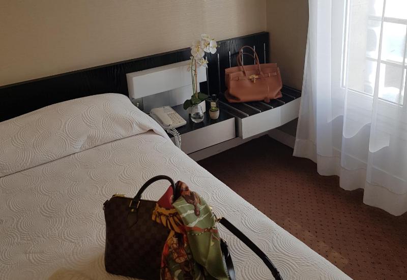 Standard Double Room image 4