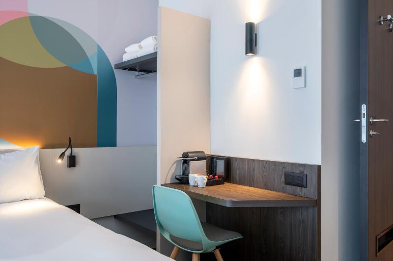 Deluxe Triple Room image 4