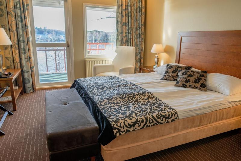 Double or Twin Room with Spa Access image 2