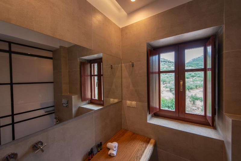 Suite with Sea View image 4