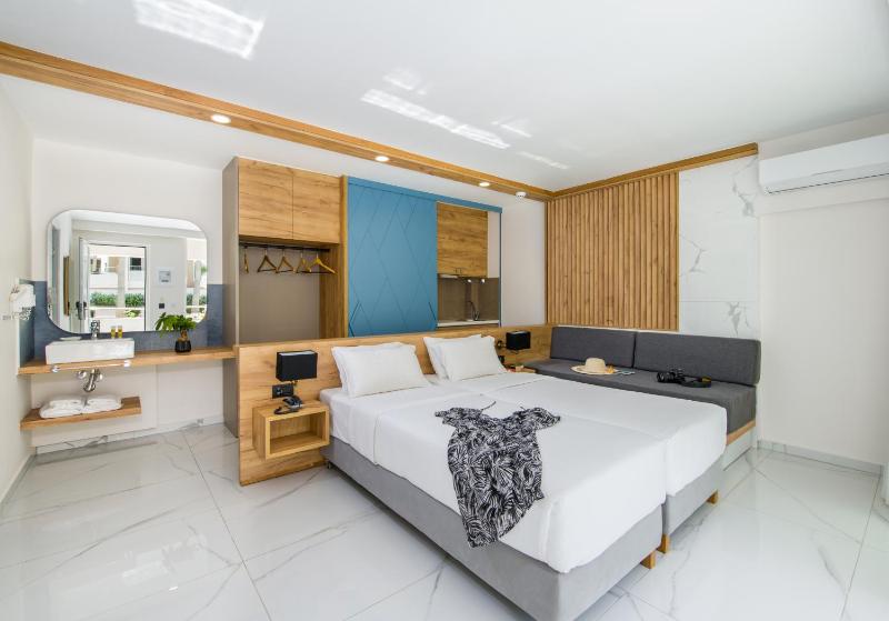 Superior Room with Pool View image 3