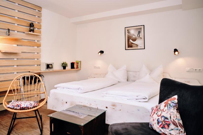 Studio Apartment image 4