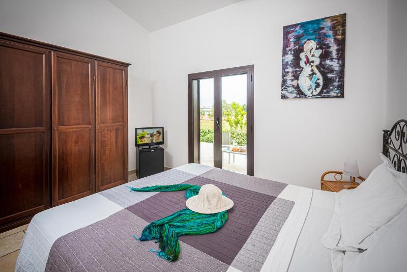 Double or Twin Room image 4