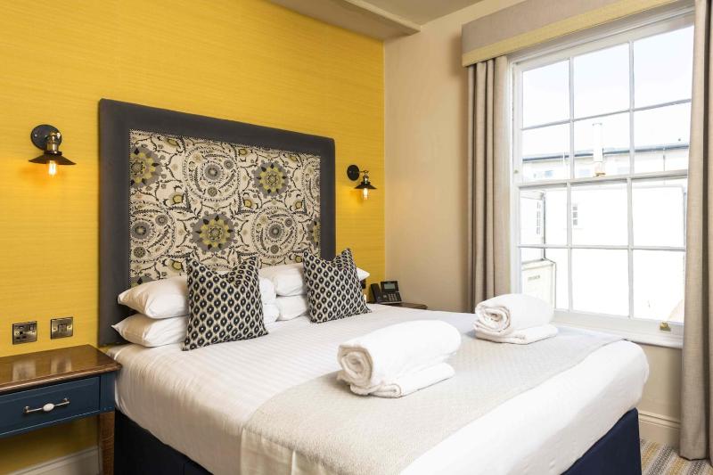 Double Room image 3