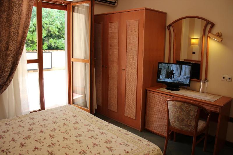 Single Room with Balcony image 2