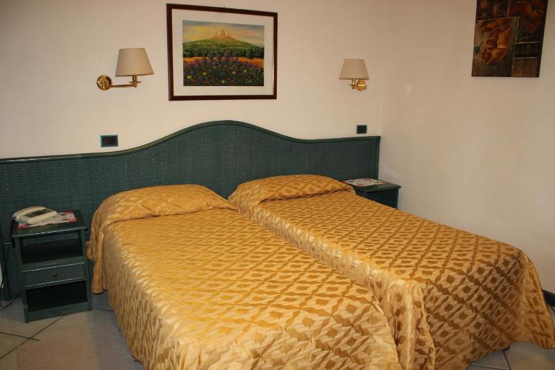 Classic Quadruple Room image 3