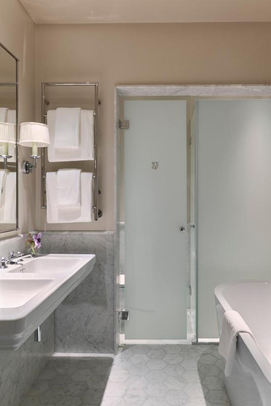 One-Bedroom Suite image 2