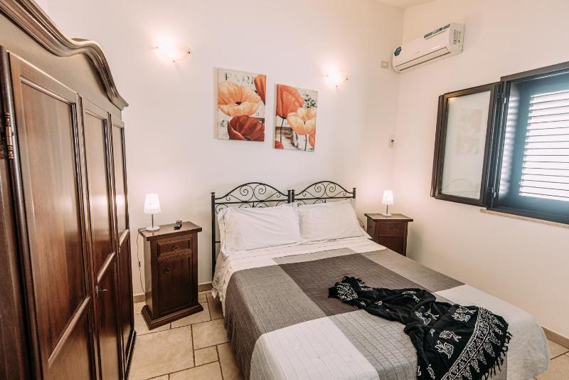 Double or Twin Room image 3