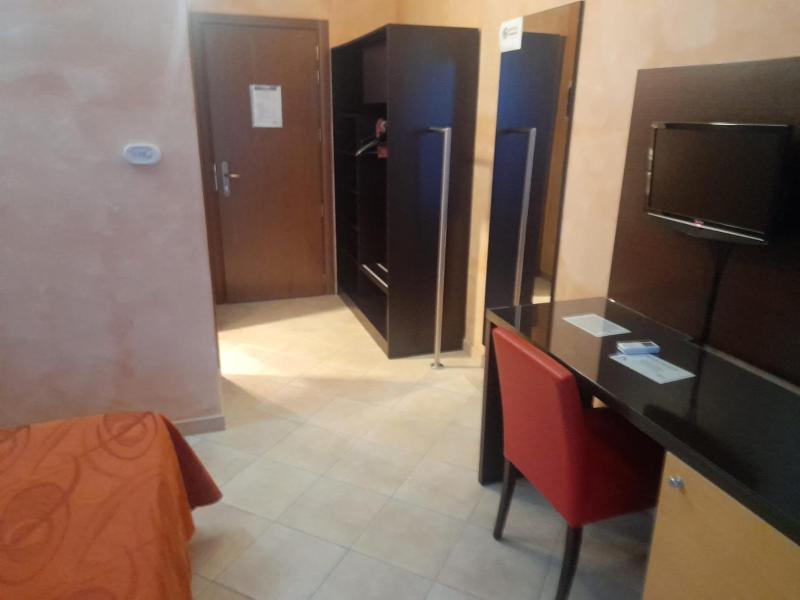 Double Room image 2