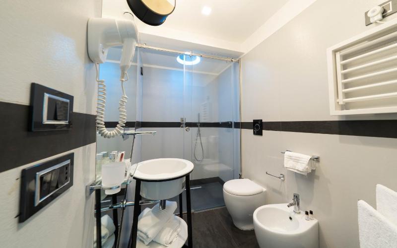 Superior Double Room image 3