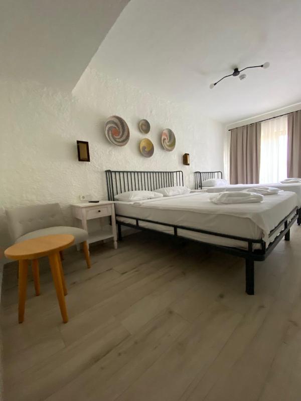 Basic Triple Room image 4