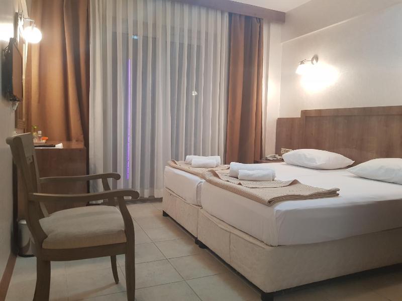 Standard Double or Twin Room with Garden View image 4