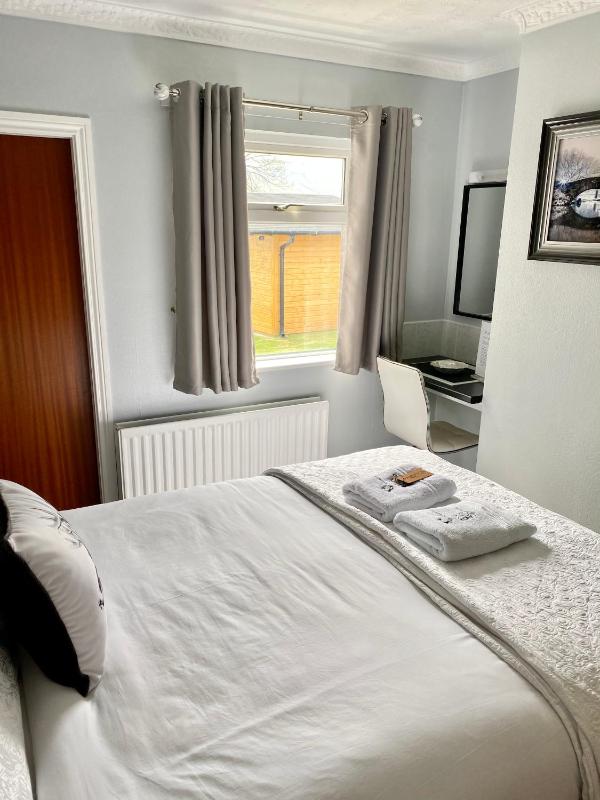 Double Room image 4