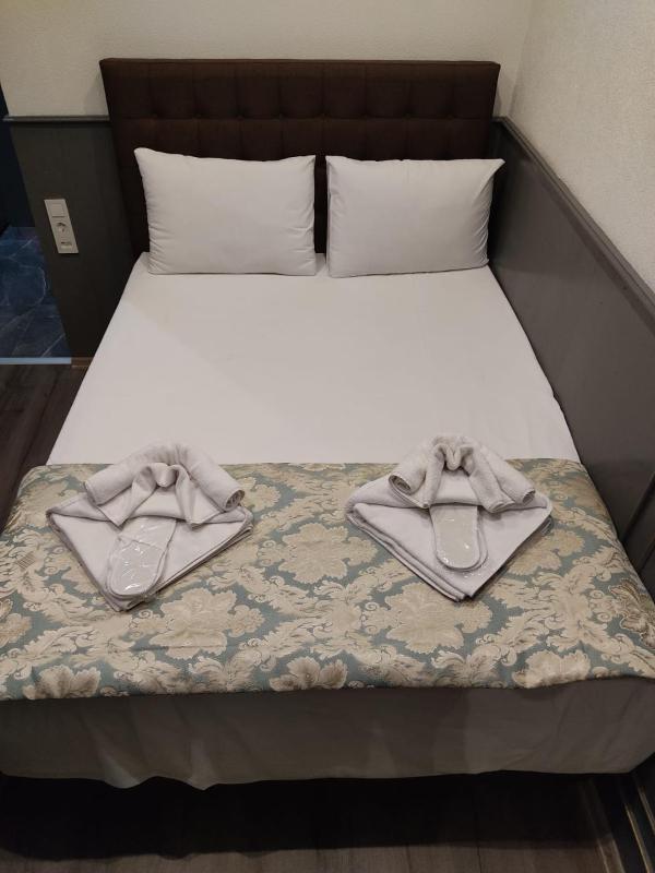 Quadruple Room with Balcony image 4