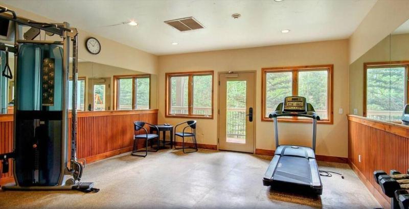 One-Bedroom Apartment image 4