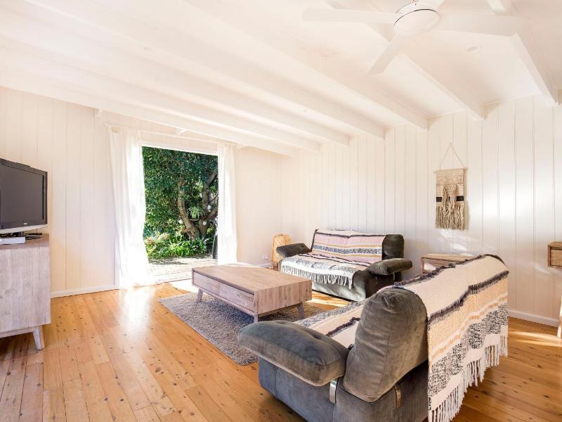 Beachwood - Firepit - Pet Friendly - 2 Mins Walk to the Beach - image 26
