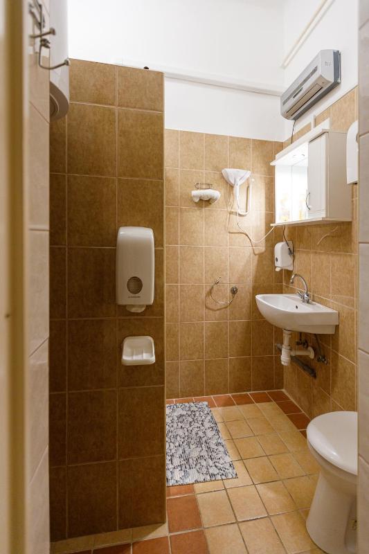 One-Bedroom Apartment image 2