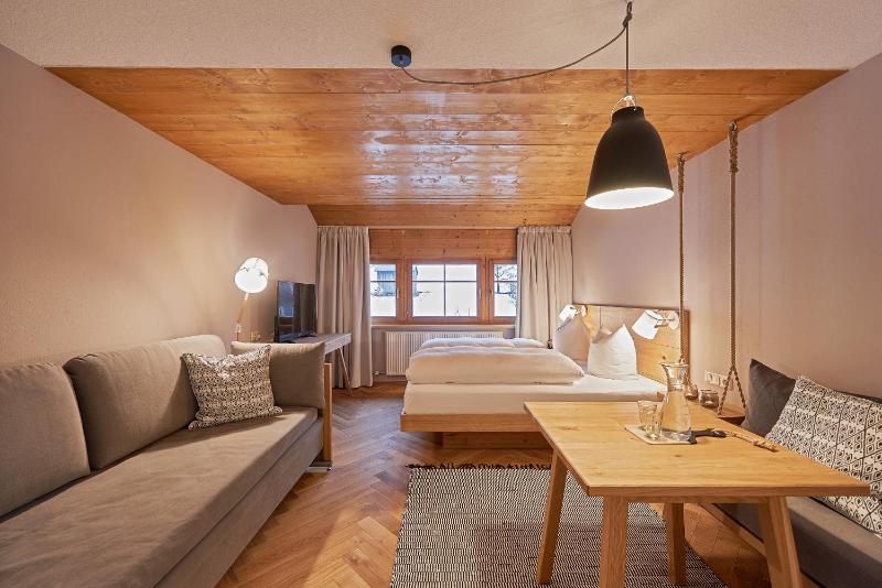 Double Room with Balcony image 3