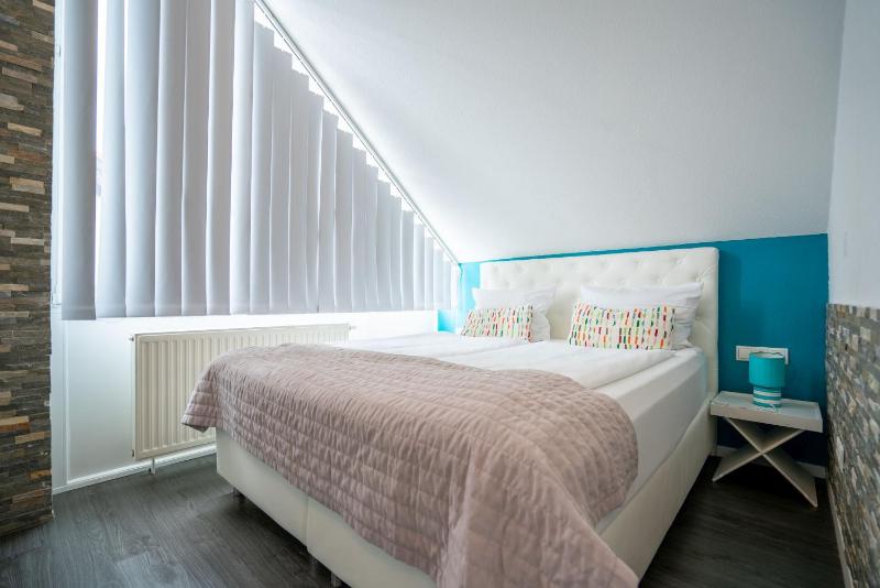 One-Bedroom Apartment with Balcony image 3