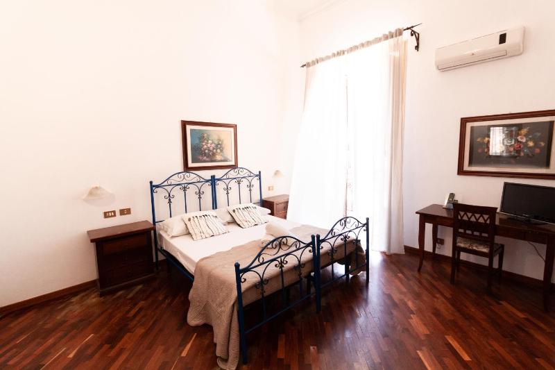 Double Room with Free Airport Transfer image 3