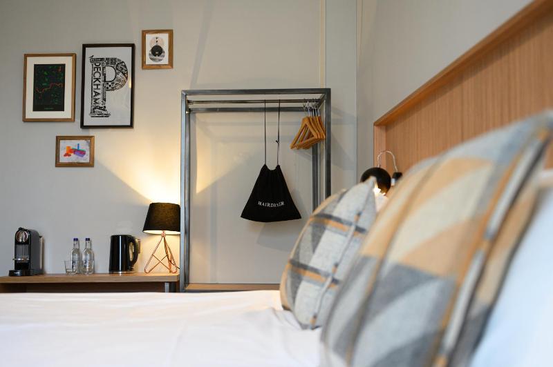 Double Room image 3