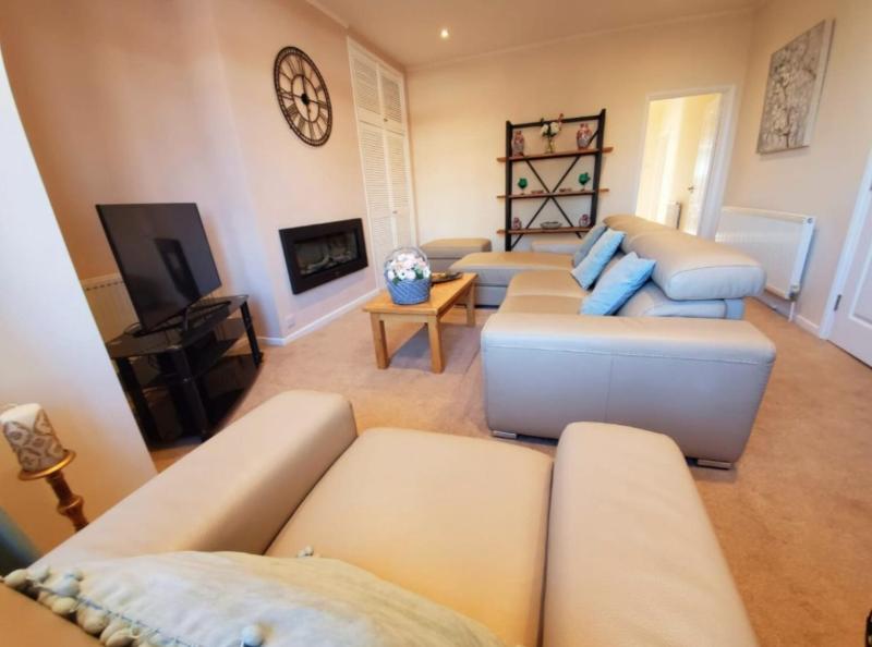 One-Bedroom Apartment image 1