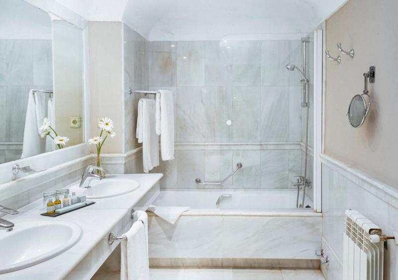 Superior Double Room image 2