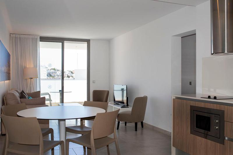 Standard One-Bedroom Apartment image 4